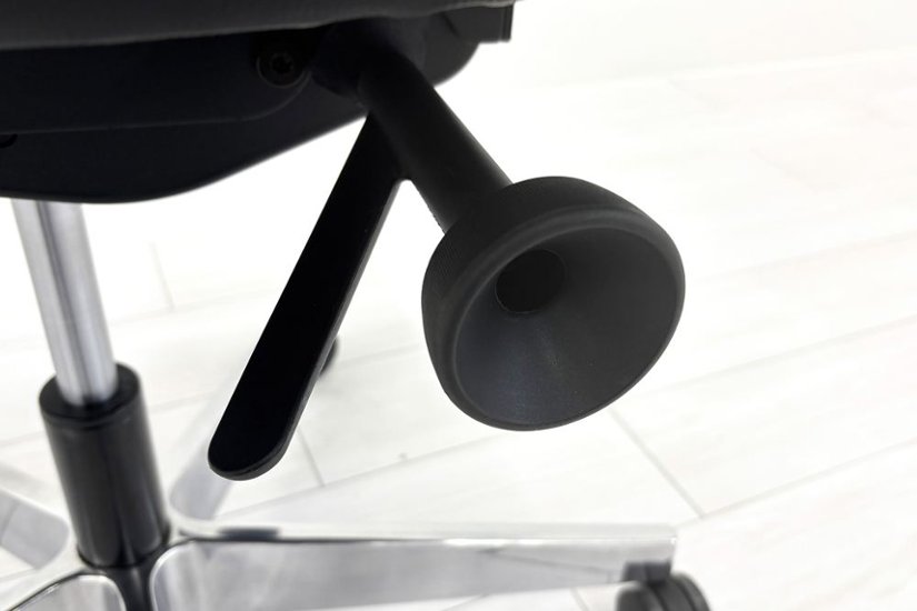 【ポリッシュ脚ピカピカ磨き有！】 ノール Knoll ノル リミックスチェア 中古 2020年製 ハイバック アルミループ肘 アルミミラー脚 ブラック レザー画像