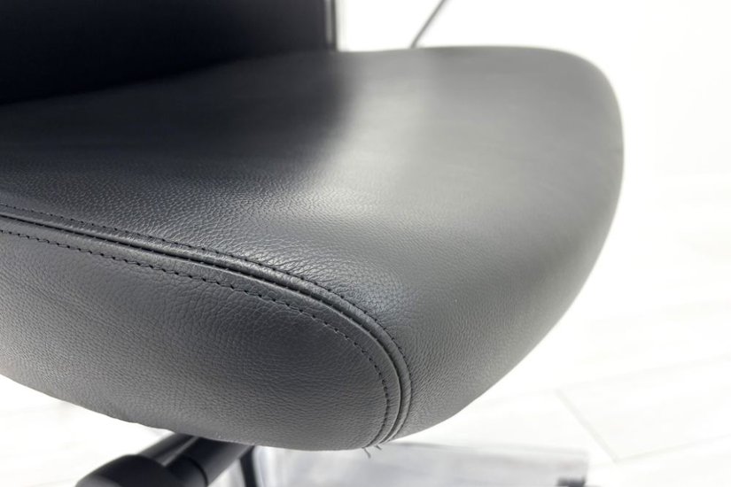 【ポリッシュ脚ピカピカ磨き有！】 ノール Knoll ノル リミックスチェア 中古 2020年製 ハイバック アルミループ肘 アルミミラー脚 ブラック レザー画像