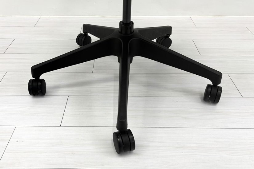 イトーキ アクトチェア 2023年製 中古 エクストラハイバック Act 事務椅子 ITOKI 中古オフィス家具 ブラック画像