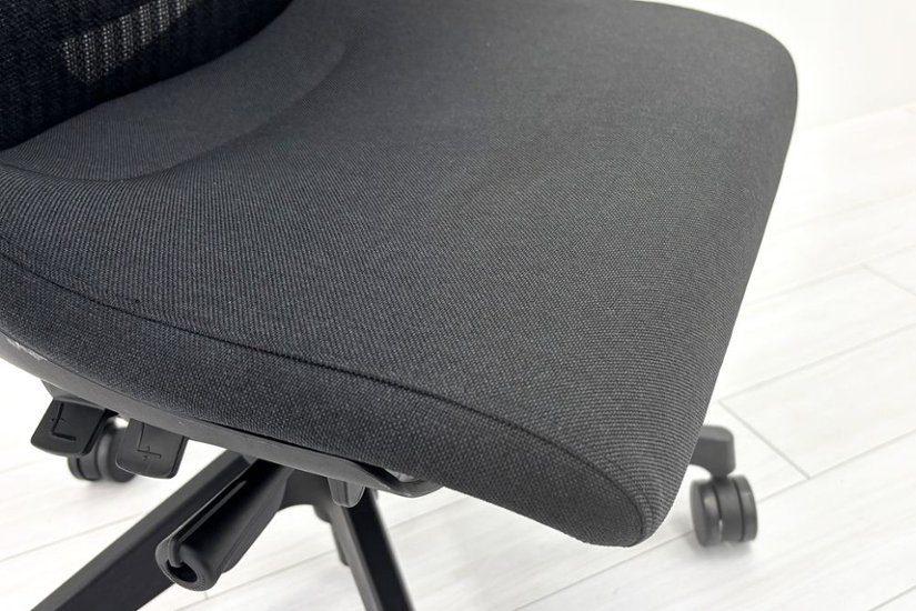 イトーキ アクトチェア 2023年製 中古 エクストラハイバック Act 事務椅子 ITOKI 中古オフィス家具 ブラック画像