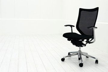 【ポリッシュ脚ピカピカ磨き有！】Baron Chair バロンチェア オカムラ 中古 固定肘 中古オフィス家具 ハイバックメッシュ ブラックの画像