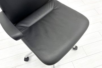 【6脚セット】 オカムラ モードチェア 中古 2017年製 ハイバック デザインアーム 中古オフィス家具 ブラック レザー画像
