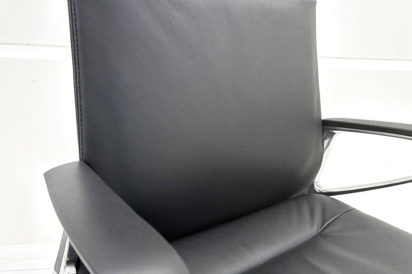 【6脚セット】 オカムラ モードチェア 中古 2017年製 ハイバック デザインアーム 中古オフィス家具 ブラック レザー画像