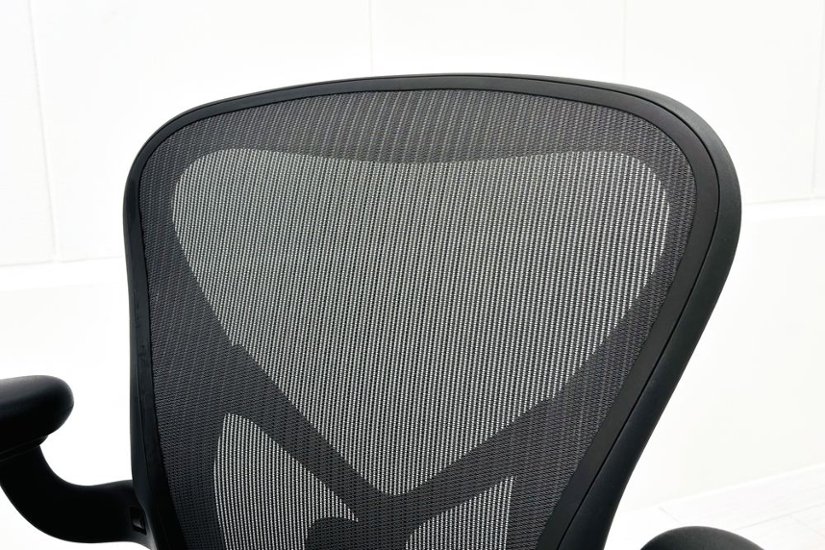 ハーマンミラー アーロンチェア リマスタード Bサイズ ライトシリーズ 中古 2018年製 Herman Miller Aeron Chair Remastered 中古オフィス家具 グラファイト画像
