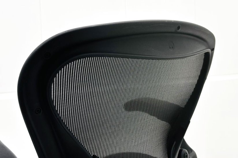 ハーマンミラー アーロンチェア リマスタード Bサイズ ライトシリーズ 中古 2018年製 Herman Miller Aeron Chair Remastered 中古オフィス家具 グラファイト画像