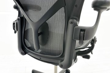 ハーマンミラー アーロンチェア リマスタード Bサイズ ライトシリーズ 中古 2018年製 Herman Miller Aeron Chair Remastered 中古オフィス家具 グラファイト画像