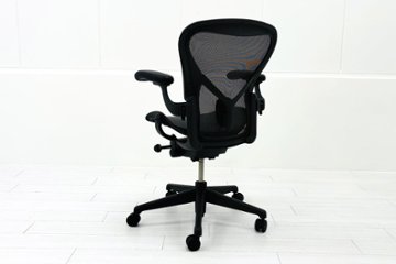 ハーマンミラー アーロンチェア リマスタード Bサイズ ライトシリーズ 中古 2018年製 Herman Miller Aeron Chair Remastered 中古オフィス家具 グラファイト画像