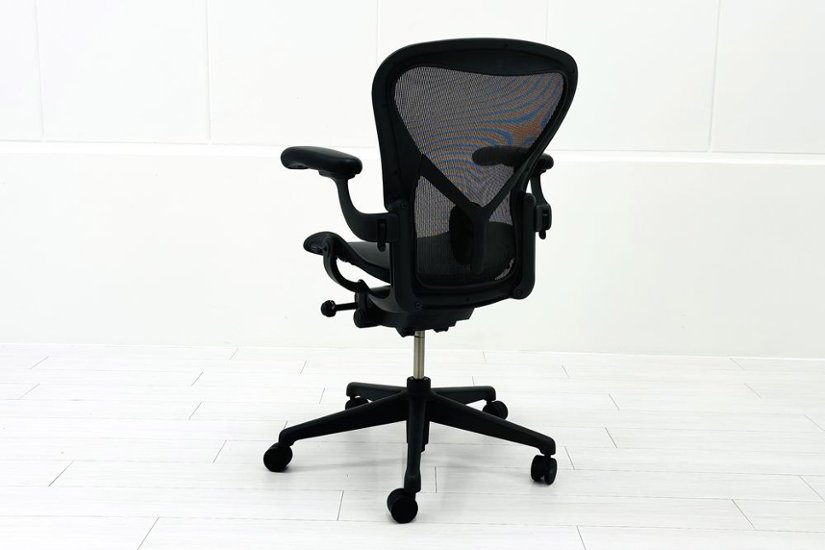 ハーマンミラー アーロンチェア リマスタード Bサイズ ライトシリーズ 中古 2018年製 Herman Miller Aeron Chair Remastered 中古オフィス家具 グラファイト画像