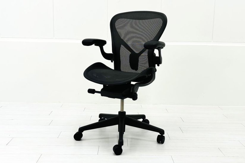 ハーマンミラー アーロンチェア リマスタード Bサイズ ライトシリーズ 中古 2018年製 Herman Miller Aeron Chair Remastered 中古オフィス家具 グラファイト画像