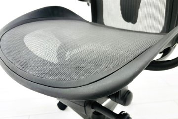 ハーマンミラー アーロンチェア リマスタード Bサイズ ライトシリーズ 中古 2018年製 Herman Miller Aeron Chair Remastered 中古オフィス家具 グラファイト画像