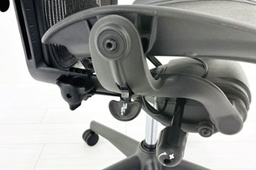 ハーマンミラー アーロンチェア Bサイズ フル装備 中古 2016年製 ポスチャーフィット Herman Miller Aeron Chair 中古オフィス家具 肘レバー画像