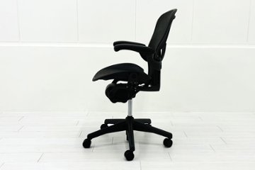 ハーマンミラー アーロンチェア Bサイズ フル装備 中古 2016年製 ポスチャーフィット Herman Miller Aeron Chair 中古オフィス家具 肘レバー画像