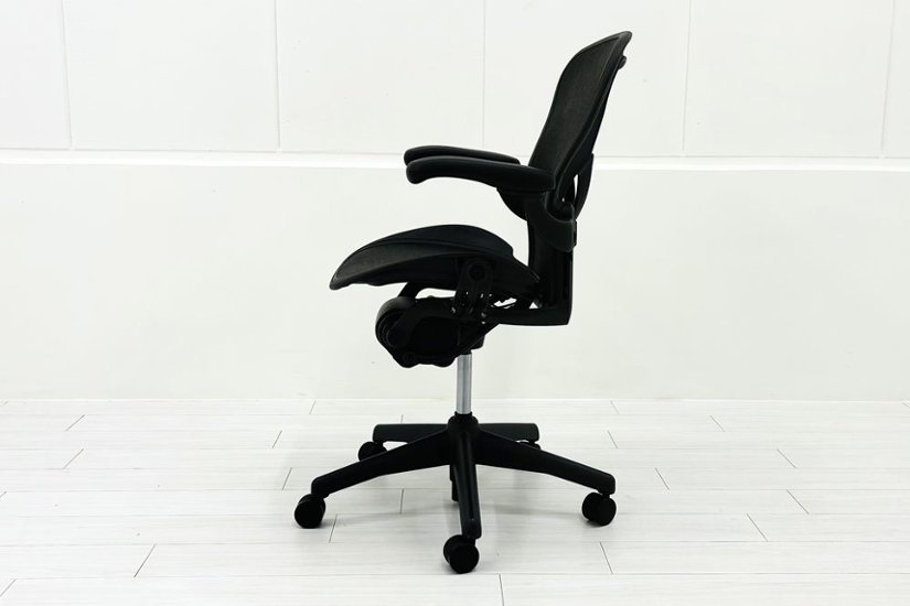 ハーマンミラー アーロンチェア Bサイズ フル装備 中古 2016年製 ポスチャーフィット Herman Miller Aeron Chair 中古オフィス家具 肘レバー画像