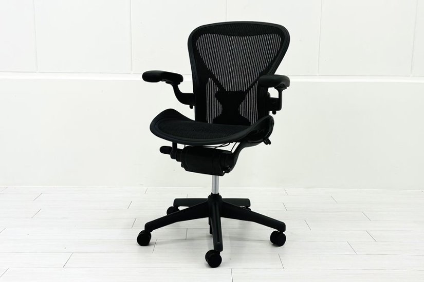 ハーマンミラー アーロンチェア Bサイズ フル装備 中古 2016年製 ポスチャーフィット Herman Miller Aeron Chair 中古オフィス家具 肘レバー画像