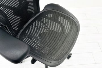 ハーマンミラー アーロンチェア Bサイズ フル装備 中古 2016年製 ポスチャーフィット Herman Miller Aeron Chair 中古オフィス家具 肘レバー画像