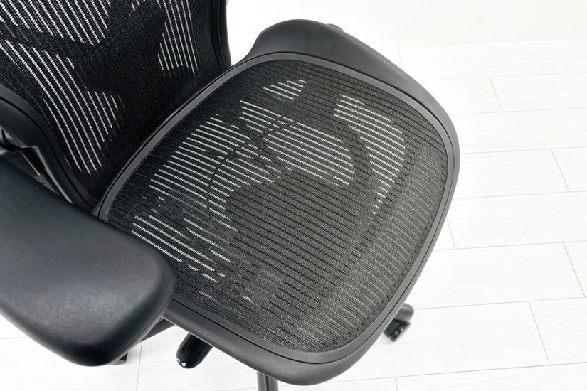 ハーマンミラー アーロンチェア Bサイズ フル装備 中古 2016年製 ポスチャーフィット Herman Miller Aeron Chair 中古オフィス家具 肘レバー画像