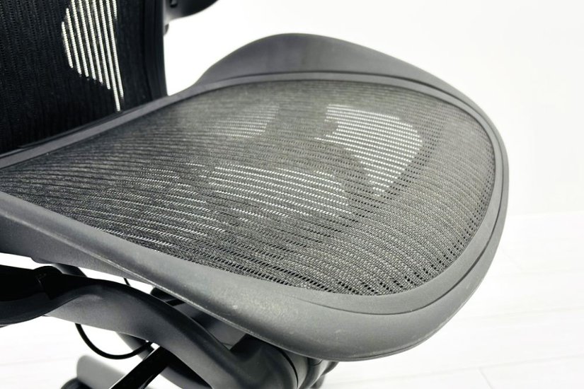 ハーマンミラー アーロンチェア Bサイズ フル装備 中古 2016年製 ポスチャーフィット Herman Miller Aeron Chair 中古オフィス家具 肘レバー画像