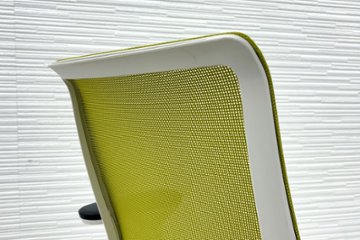 コクヨ ミトラチェア 2021年製 中古 KOKUYO Mitra 背メッシュ 可動肘 中古事務椅子 中古オフィス家具 ライトオリーブ画像