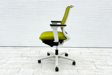 コクヨ ミトラチェア 2021年製 中古 KOKUYO Mitra 背メッシュ 可動肘 中古事務椅子 中古オフィス家具 ライトオリーブ画像