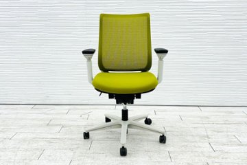 コクヨ ミトラチェア 2021年製 中古 KOKUYO Mitra 背メッシュ 可動肘 中古事務椅子 中古オフィス家具 ライトオリーブ画像