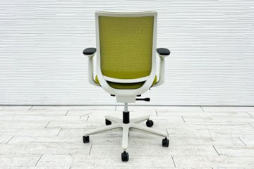 コクヨ ミトラチェア 2021年製 中古 KOKUYO Mitra 背メッシュ 可動肘 中古事務椅子 中古オフィス家具 ライトオリーブ画像