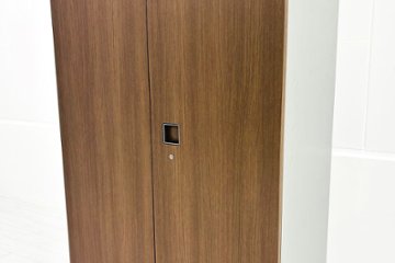【車上渡し 法人様限定商品】 オカムラ レクトライン 両開き書庫 中古 キャビネット スチール書庫 中古オフィス家具 ネオウッドダーク シリンダー錠 900/450/2150画像