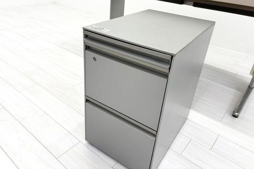 【3段ワゴンセット】 オカムラ 中古 平机 プロステージクレスト 中古デスク 中古机 中古オフィス家具 1600/700/720画像