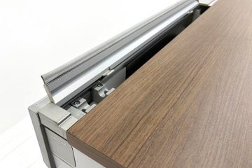 【3段ワゴンセット】 オカムラ 中古 平机 プロステージクレスト 中古デスク 中古机 中古オフィス家具 1600/700/720画像