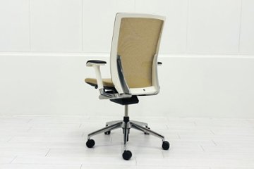 ヴェントチェア イトーキ Vento 2018年製 中古 OAチェア オフィスチェア 中古オフィス家具 KE-837JB-ZWY3 ベージュ画像