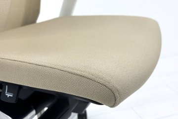 ヴェントチェア イトーキ Vento 2018年製 中古 OAチェア オフィスチェア 中古オフィス家具 KE-837JB-ZWY3 ベージュ画像