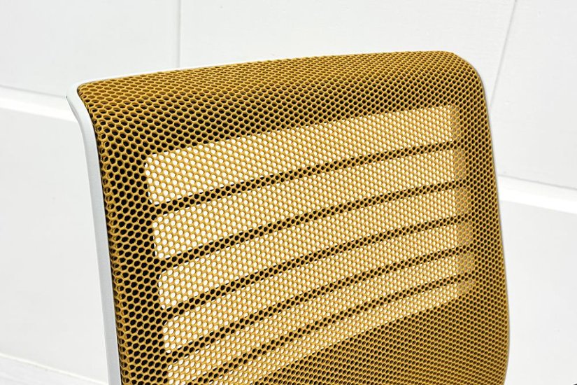 スチールケース シンクチェア 中古 2018年製 Steelcase Think 可動肘 中古オフィス家具 465A300 イエロー画像