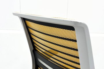 スチールケース シンクチェア 中古 2018年製 Steelcase Think 可動肘 中古オフィス家具 465A300 イエロー画像