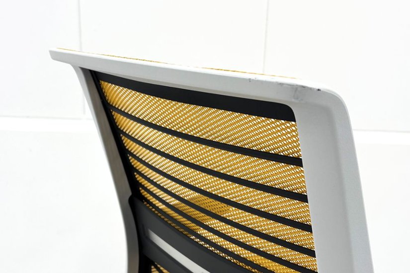 スチールケース シンクチェア 中古 2018年製 Steelcase Think 可動肘 中古オフィス家具 465A300 イエロー画像