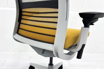スチールケース シンクチェア 中古 2018年製 Steelcase Think 可動肘 中古オフィス家具 465A300 イエロー画像