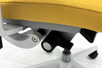 スチールケース シンクチェア 中古 2018年製 Steelcase Think 可動肘 中古オフィス家具 465A300 イエロー画像