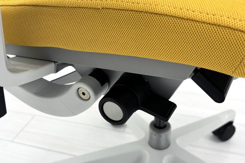 スチールケース シンクチェア 中古 2018年製 Steelcase Think 可動肘 中古オフィス家具 465A300 イエロー画像