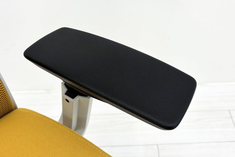 スチールケース シンクチェア 中古 2018年製 Steelcase Think 可動肘 中古オフィス家具 465A300 イエロー画像