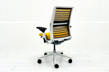 スチールケース シンクチェア 中古 2018年製 Steelcase Think 可動肘 中古オフィス家具 465A300 イエロー画像