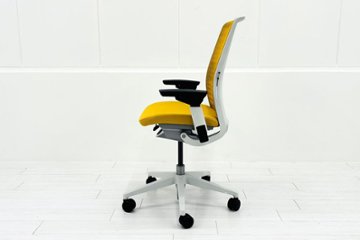 スチールケース シンクチェア 中古 2018年製 Steelcase Think 可動肘 中古オフィス家具 465A300 イエロー画像