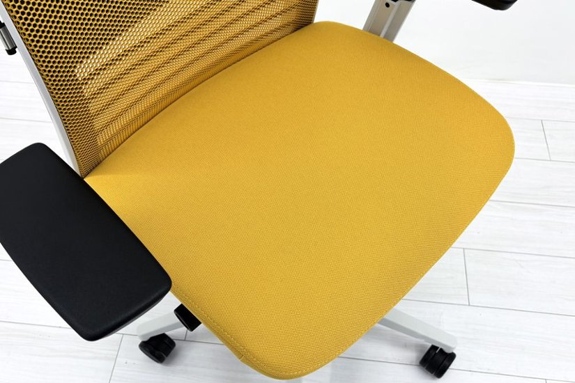 スチールケース シンクチェア 中古 2018年製 Steelcase Think 可動肘 中古オフィス家具 465A300 イエロー画像
