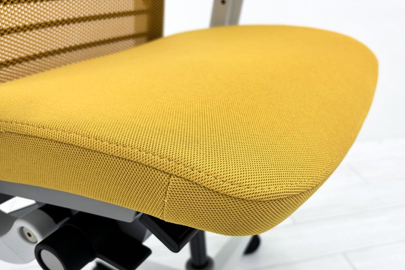 スチールケース シンクチェア 中古 2018年製 Steelcase Think 可動肘 中古オフィス家具 465A300 イエロー画像