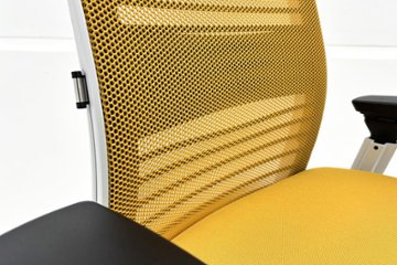スチールケース シンクチェア 中古 2018年製 Steelcase Think 可動肘 中古オフィス家具 465A300 イエロー画像