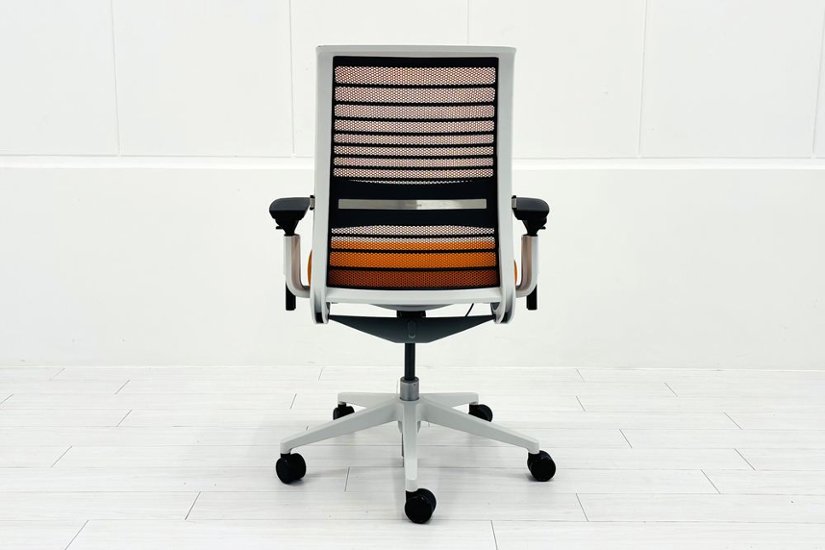 スチールケース シンクチェア 中古 2018年製 Steelcase Think 可動肘 中古オフィス家具 465A300 タンジェリン画像