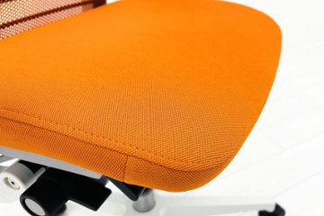 スチールケース シンクチェア 中古 2018年製 Steelcase Think 可動肘 中古オフィス家具 465A300 タンジェリン画像