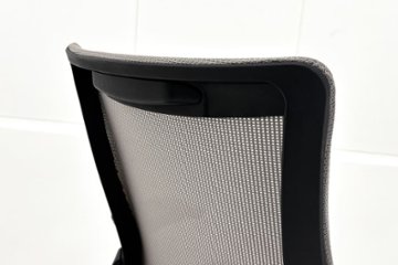 イトーキ エフチェア 2019年製 中古 オフィスチェア ハイバックメッシュ 可動肘 事務椅子 ITOKI 中古オフィス家具 ライトグレー画像