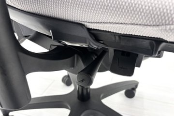 イトーキ エフチェア 2019年製 中古 オフィスチェア ハイバックメッシュ 可動肘 事務椅子 ITOKI 中古オフィス家具 ライトグレー画像