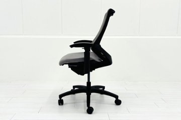 イトーキ エフチェア 2019年製 中古 オフィスチェア ハイバックメッシュ 可動肘 事務椅子 ITOKI 中古オフィス家具 ライトグレー画像