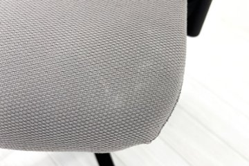 イトーキ エフチェア 2019年製 中古 オフィスチェア ハイバックメッシュ 可動肘 事務椅子 ITOKI 中古オフィス家具 ライトグレー画像