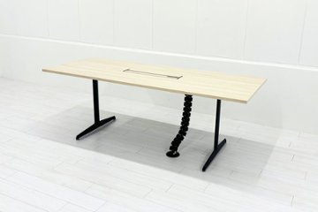 オカムラ ブレスタ 中古 幅2050 小型会議テーブル ミーティングテーブル 会議机 中古オフィス家具 2050/800/720の画像