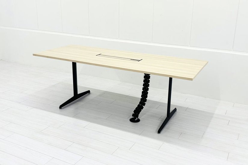 オカムラ ブレスタ 中古 幅2050 小型会議テーブル ミーティングテーブル 会議机 中古オフィス家具 2050/800/720画像